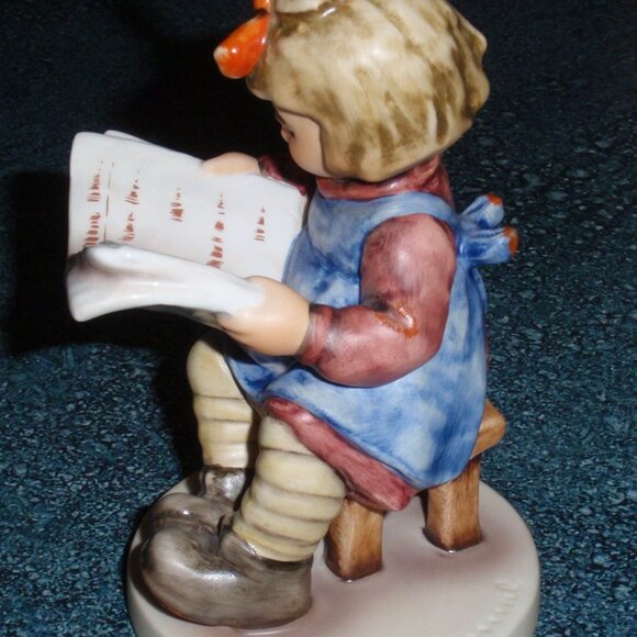 Goebel Hummel Figurine "What's New?" #418 TMK6 With Box - Girl Reading Newspaper - Picture 7 of 11